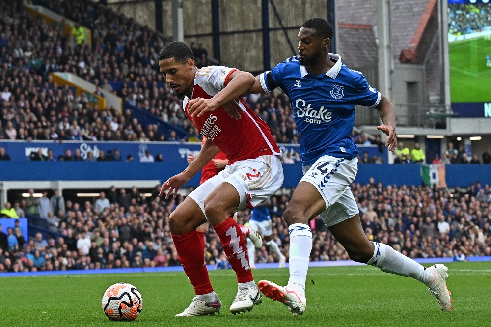 Arsenal's French defender #02 William Saliba (L) vies with Everton's Portuguese striker #14 Beto (R) during the English Premier League football match between Everton and Arsenal at Goodison Park in Liverpool, north west England on September 17, 2023. (Photo by PAUL ELLIS/AFP via Getty Images)