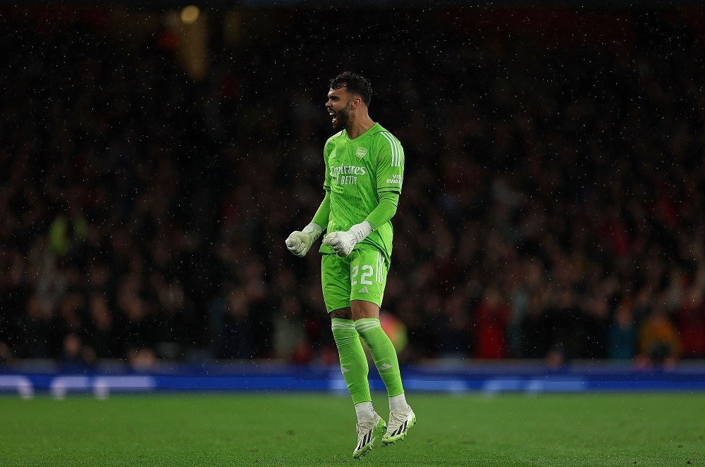 Arsenal's Spanish goalkeeper David Raya celebrates the team's second goal during the UEFA Champions League Group B football match between Arsenal and PSV Eindhoven at the Arsenal Stadium in north London on September 20, 2023. (Photo by ADRIAN DENNIS/AFP via Getty Images)