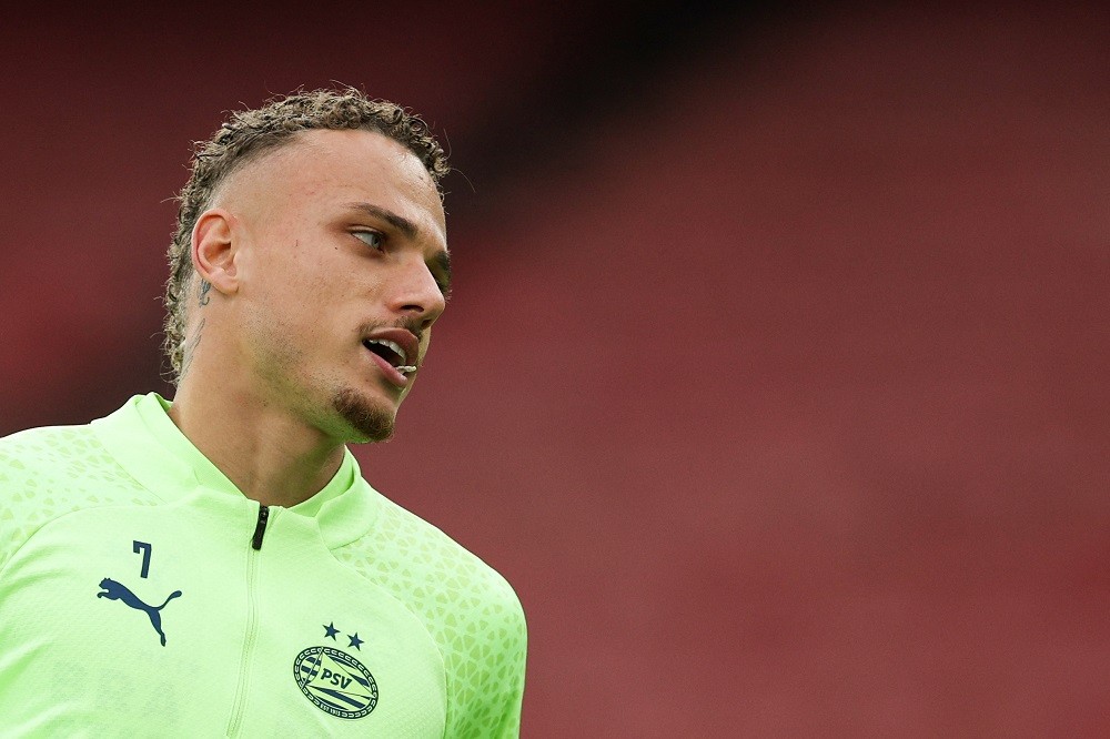 PSV Eindhoven's Dutch forward #07 Noa Lang attends a team training session at the Arsenal Stadium in north London on September 19, 2023, on the eve of their UEFA Champions League Group B football match against Arsenal. (Photo by ADRIAN DENNIS/AFP via Getty Images)