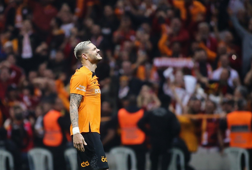ISTANBUL, TURKEY: Mauro Icardi of Galatasaray looks dejected during the Super Lig match between Galatasaray and Fenerbahce at NEF Stadyumu on June 4, 2023. (Photo by Ahmad Mora/Getty Images)