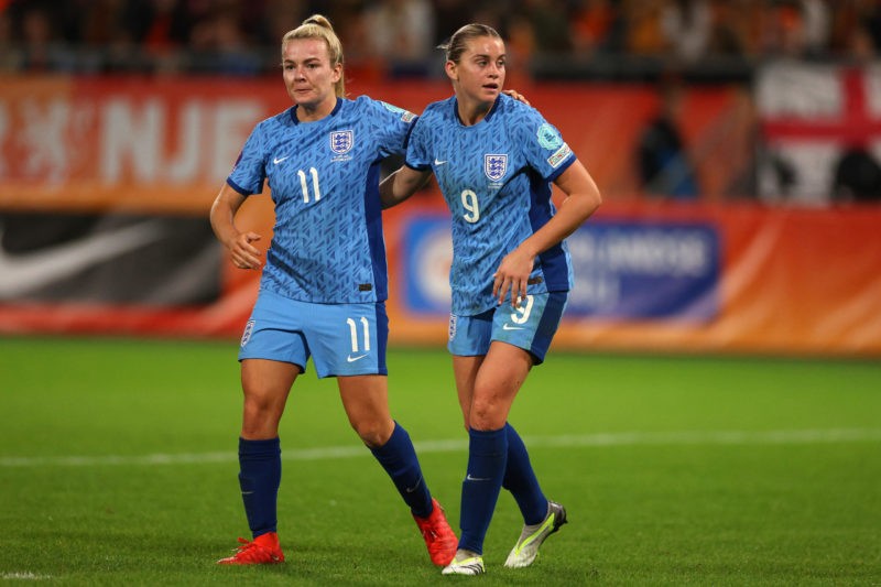 UTRECHT, NETHERLANDS - SEPTEMBER 26: Alessia Russo of England celebrates with Lauren Hemp after scoring the team's first goal during the UEFA Women's Nations League Group A match between Netherlands and England at Stadion Galgenwaard on September 26, 2023 in Utrecht, Netherlands. (Photo by Dean Mouhtaropoulos/Getty Images)