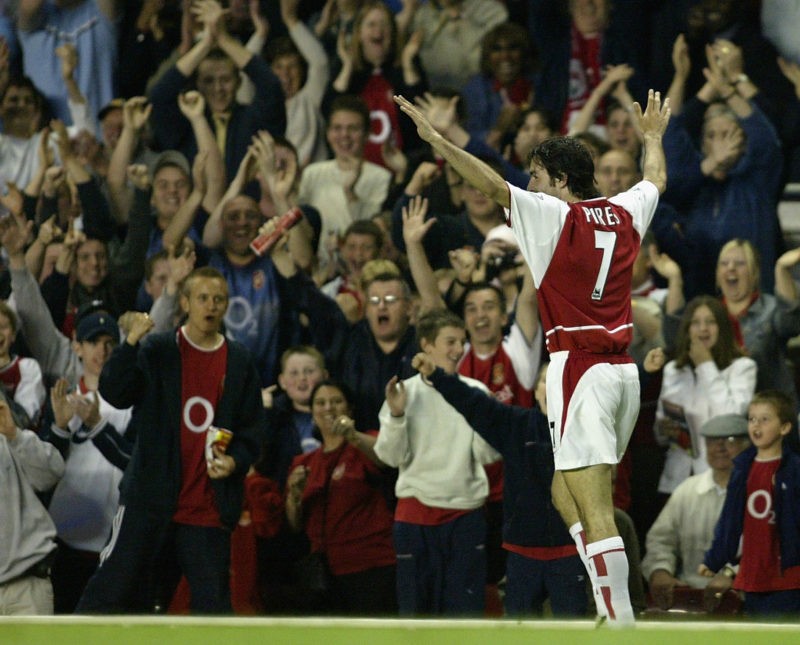 LONDON - MAY 7:  Robert Pires of Arsenal celebrates scoring his third goal during the FA Barclaycard Premiership match between Arsenal and Southampton at Highbury on May 7, 2003 in London. (Photo by Mark Thompson/Getty Images)