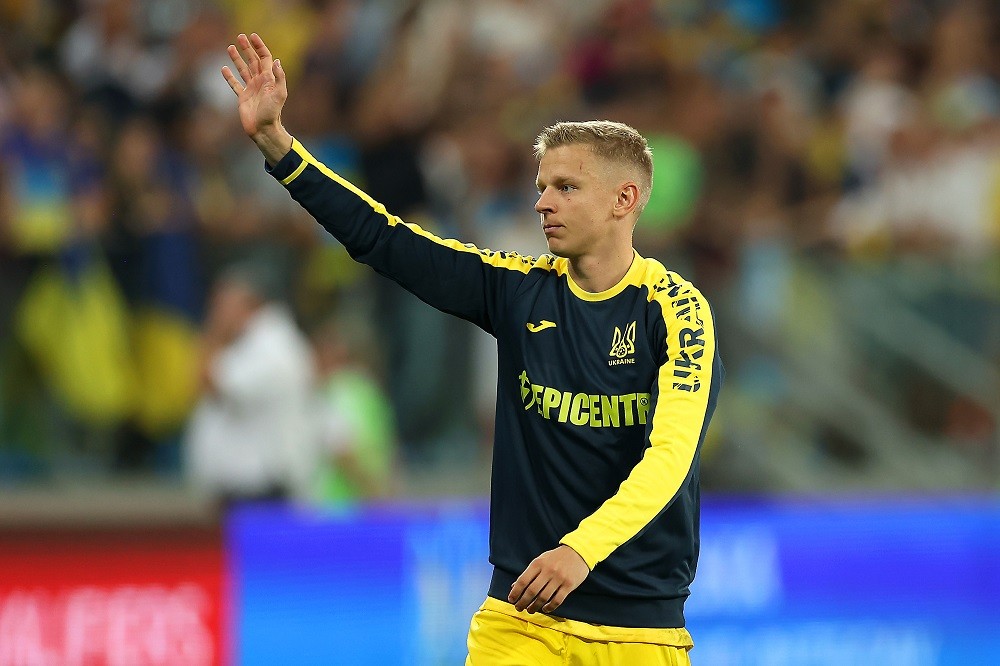 WROCLAW, POLAND: Oleksandr Zinchenko of Ukraine acknowledges the fans after the draw in the UEFA EURO 2024 European qualifier match between Ukraine and England at Stadion Wroclaw on September 09, 2023. (Photo by Maja Hitij/Getty Images)