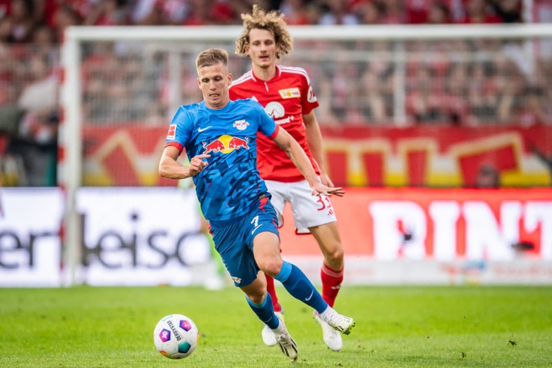 BERLIN, GERMANY - SEPTEMBER 03: Dani Olmo of RB Leipzig pass through Alex Kral of 1. FC Union Berlin during the Bundesliga match between 1. FC Union Berlin and RB Leipzig at An der Alten Foersterei on September 03, 2023 in Berlin, Germany. (Photo by Luciano Lima/Getty Images)