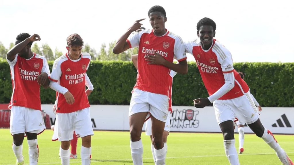 Chido Obi-Martin (2nd R) with the Arsenal u18s (Photo via Arsenal.com)