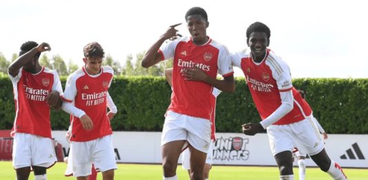 Chido Obi-Martin (2nd R) with the Arsenal u18s (Photo via Arsenal.com)