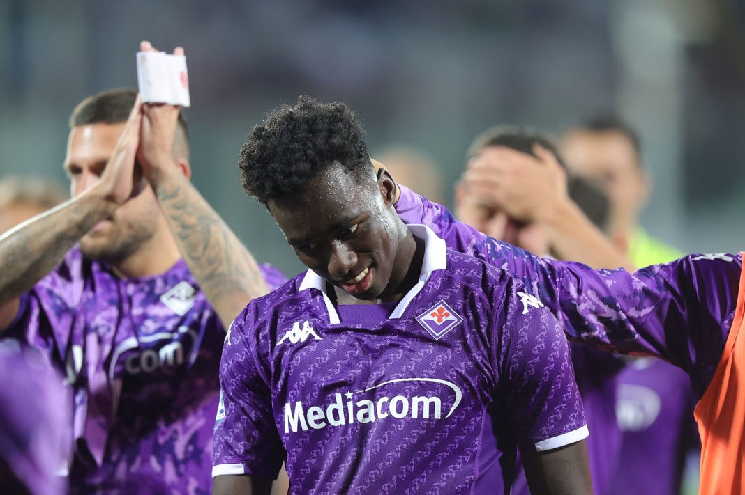 FLORENCE, ITALY - OCTOBER 02: Michael Kayode of ACF Fiorentina celebrates the victory after during the Serie A TIM match between ACF Fiorentina and Cagliari Calcio at Stadio Artemio Franchi on October 2, 2023 in Florence, Italy. (Photo by Gabriele Maltinti/Getty Images)