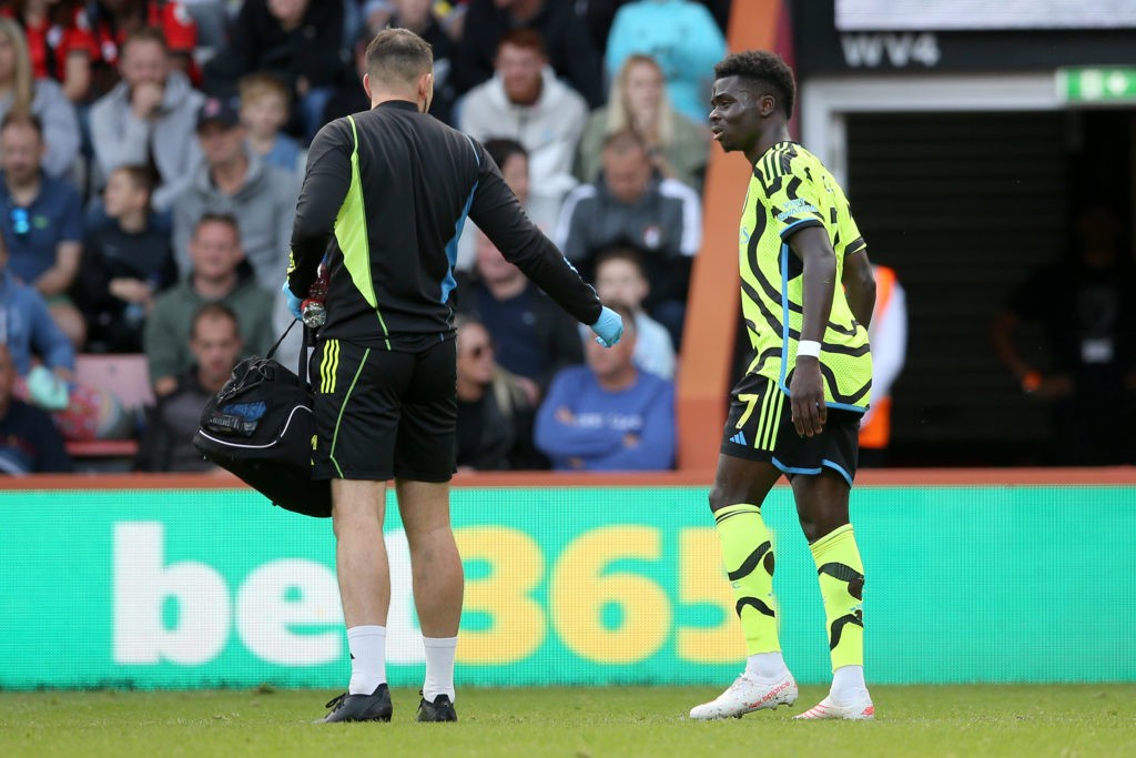 BOURNEMOUTH, ENGLAND - SEPTEMBER 30: Bukayo Saka of Arsenal leaves the pitch after an injury during the Premier League match between AFC Bournemouth and Arsenal FC at Vitality Stadium on September 30, 2023 in Bournemouth, England. (Photo by Steve Bardens/Getty Images)