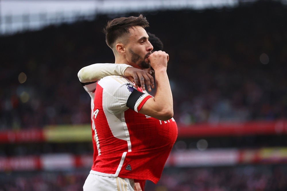 LONDON, ENGLAND: Fabio Vieira of Arsenal celebrates after scoring the team's fourth goal during the Premier League match between Arsenal FC and Sheffield United at Emirates Stadium on October 28, 2023. (Photo by Alex Pantling/Getty Images)