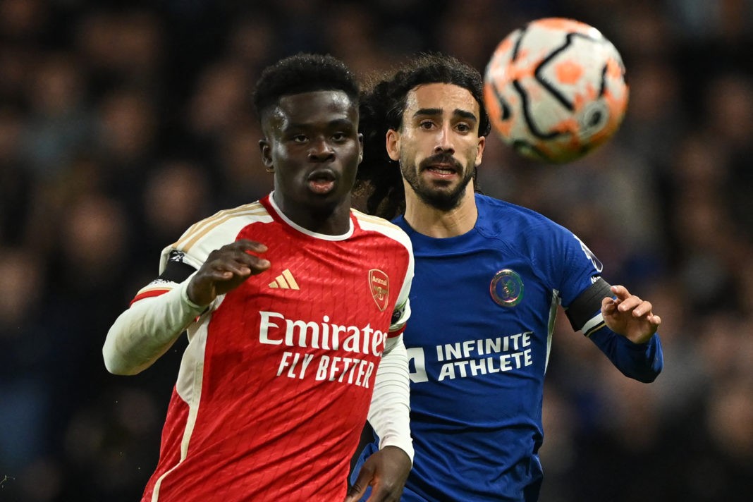 Chelsea's Spanish defender #03 Marc Cucurella (R) vies with Arsenal's English midfielder #07 Bukayo Saka (L) during the English Premier League football match between Chelsea and Arsenal at Stamford Bridge in London on October 21, 2023. (Photo by JUSTIN TALLIS/AFP via Getty Images)