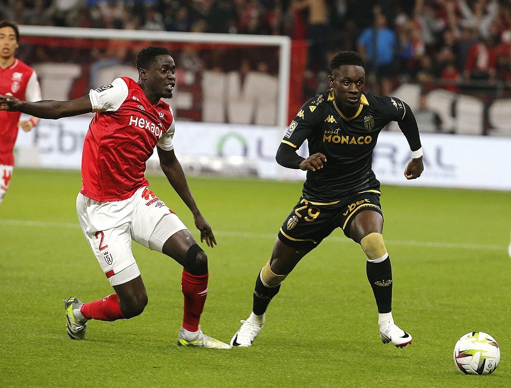 Reims' defender #2 Joseph Okumu (L) fights for the ball with Monaco's forward #29 Folarin Balogun (R) during the French L1 football match between Stade de Reims and AS Monaco at Stade Auguste-Delaune in Reims, northern France on October 7, 2023. (Photo by FRANCOIS NASCIMBENI/AFP via Getty Images)