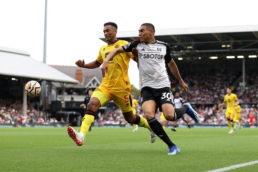 LONDON, ENGLAND: Auston Trusty of Sheffield United battles for possession with Carlos Vinicius of Fulham during the Premier League match between Fulham FC and Sheffield United at Craven Cottage on October 07, 2023. (Photo by Ryan Pierse/Getty Images)