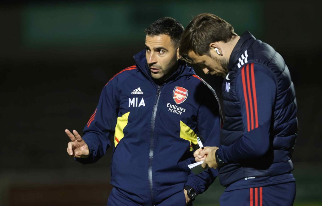 NORTHAMPTON, ENGLAND - OCTOBER 18: Arsenal U21 assistant manager Max Porter makes notes as manager Mehmet Ali gives instructions during the Papa John's Trophy match between Northampton Town and Arsenal U21 at Sixfields on October 18, 2022 in Northampton, England. (Photo by Pete Norton/Getty Images)