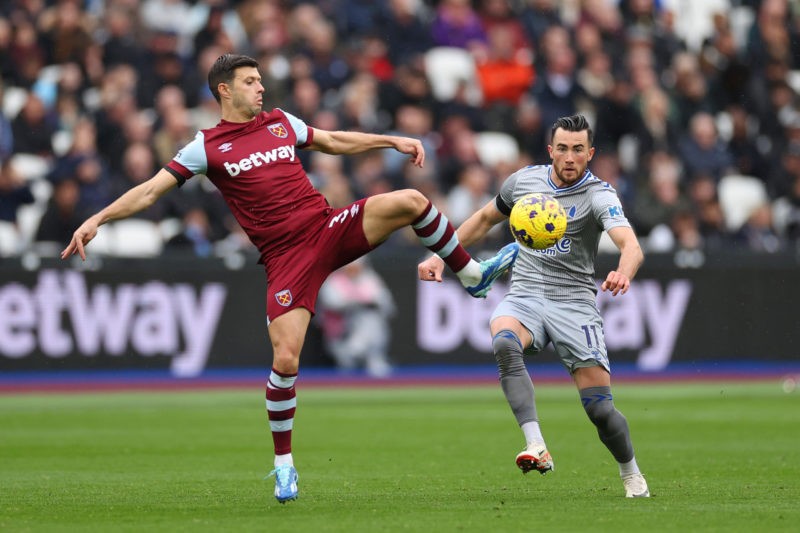 LONDON, ENGLAND - OCTOBER 29: Aaron Cresswell of West Ham United and Jack Harrison of Everton battle for possession during the Premier League match between West Ham United and Everton FC at London Stadium on October 29, 2023 in London, England. (Photo by Ryan Pierse/Getty Images)