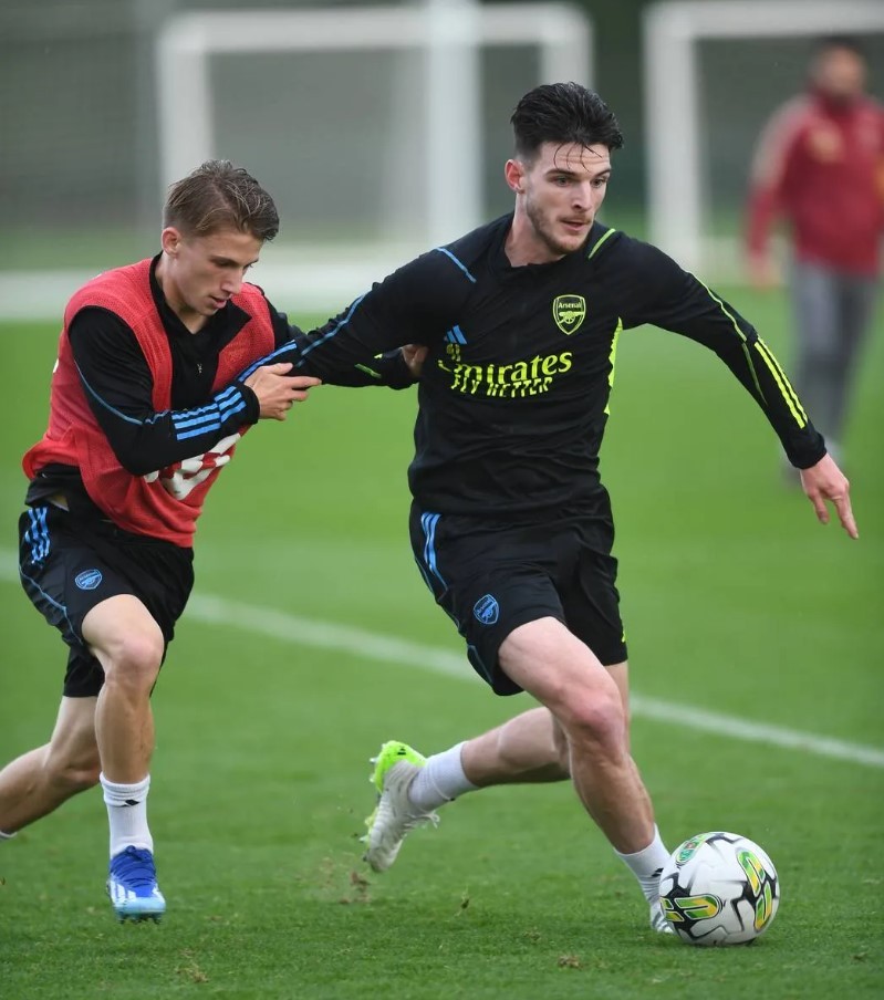 Jimi Gower in training with the Arsenal first team (Photo via Arsenal.com)