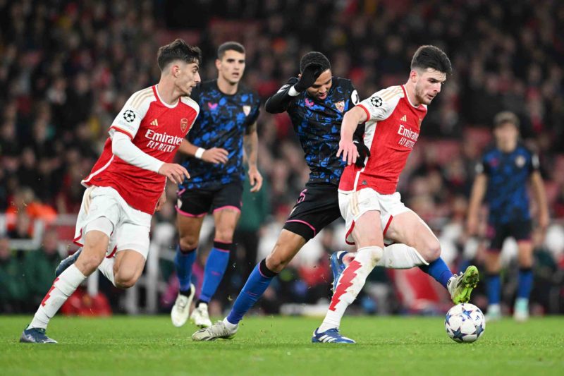 LONDON, ENGLAND - NOVEMBER 08: Declan Rice of Arsenal (R) is challenged by Yousseff En-Nesyri of Sevilla FC during the UEFA Champions League match between Arsenal FC and Sevilla FC at Emirates Stadium on November 08, 2023 in London, England. (Photo by Shaun Botterill/Getty Images)