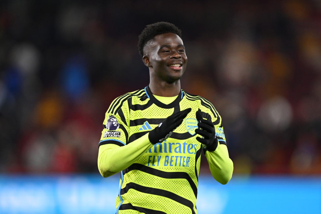 BRENTFORD, ENGLAND - NOVEMBER 25: Bukayo Saka of Arsenal celebrates following the team's victory during the Premier League match between Brentford FC and Arsenal FC at Gtech Community Stadium on November 25, 2023 in Brentford, England. (Photo by Mike Hewitt/Getty Images)