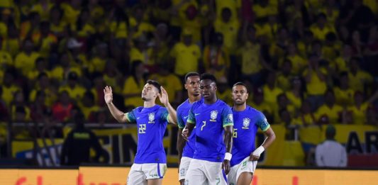BARRANQUILLA, COLOMBIA: Gabriel Martinelli of Brazil celebrates with teammates after scoring the team's first goal during the FIFA World Cup 2026 Qualifier match between Colombia and Brazil at Estadio Metropolitano Roberto Meléndez on November 16, 2023. (Photo by Gabriel Aponte/Getty Images)