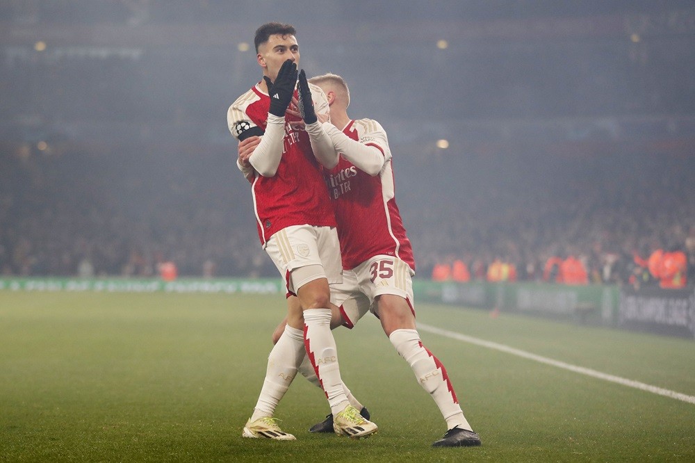 Arsenal's Gabriel Martinelli (L) is congratulated by Oleksandr Zinchenko after scoring their fourth goal during the UEFA Champions League Group B football match between Arsenal and RC Lens at the Arsenal Stadium in north London on November 29, 2023. (Photo by IAN KINGTON/AFP via Getty Images)