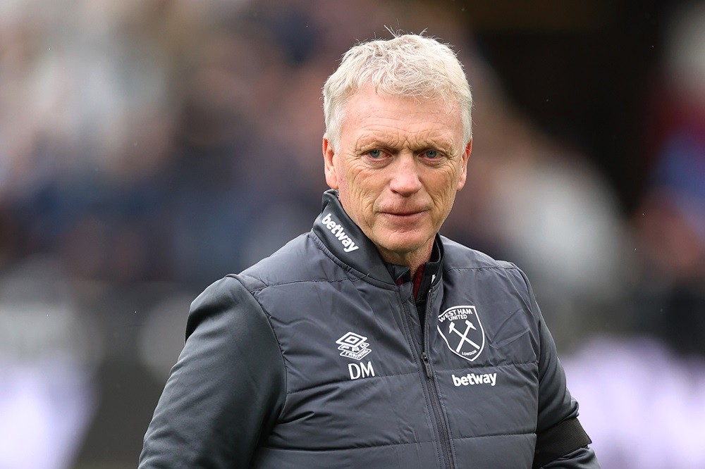 LONDON, ENGLAND: David Moyes, Manager of West Ham United, looks on prior to the Premier League match between West Ham United and Everton FC at London Stadium on October 29, 2023. (Photo by Ryan Pierse/Getty Images)