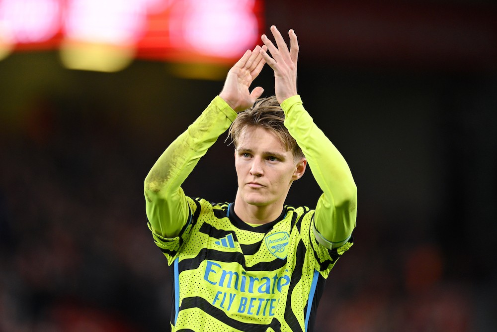 LIVERPOOL, ENGLAND: Martin Odegaard of Arsenal applauds the fans after the draw in the Premier League match between Liverpool FC and Arsenal FC at Anfield on December 23, 2023. (Photo by Michael Regan/Getty Images)