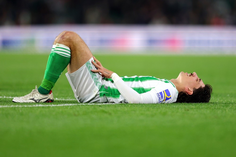 SEVILLE, SPAIN: Hector Bellerin of Real Betis goes down with an injury during the LaLiga EA Sports match between Real Betis and Girona FC at Estadio Benito Villamarin on December 21, 2023. (Photo by Fran Santiago/Getty Images)