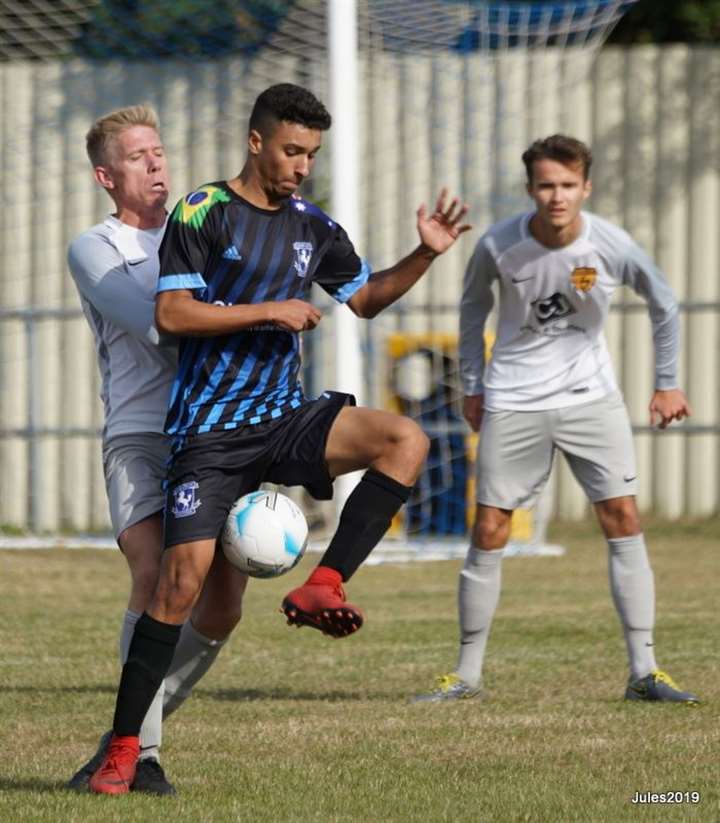 Gilberto Silva Jr. plays for Gillingham Town (Photo via KentOnline)