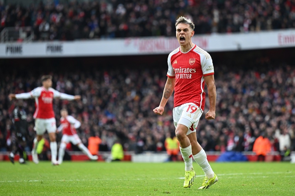 Sutton's piemunching keeper Shaw resigns