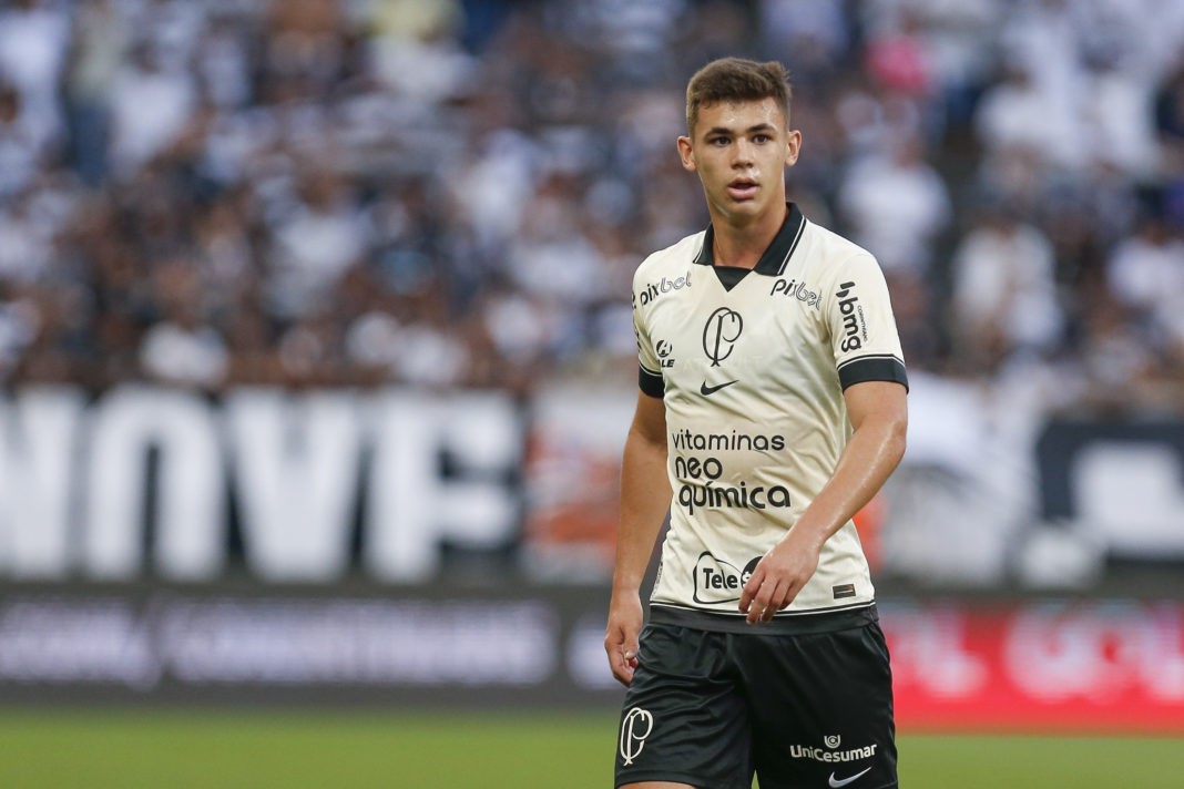 SAO PAULO, BRAZIL - DECEMBER 2: Gabriel Moscardo of Corinthians looks on during the match between Corinthians and Internacional as part of Brasileirao Series A 2023 at Neo Quimica Arena on December 2, 2023 in Sao Paulo, Brazil. (Photo by Ricardo Moreira/Getty Images)