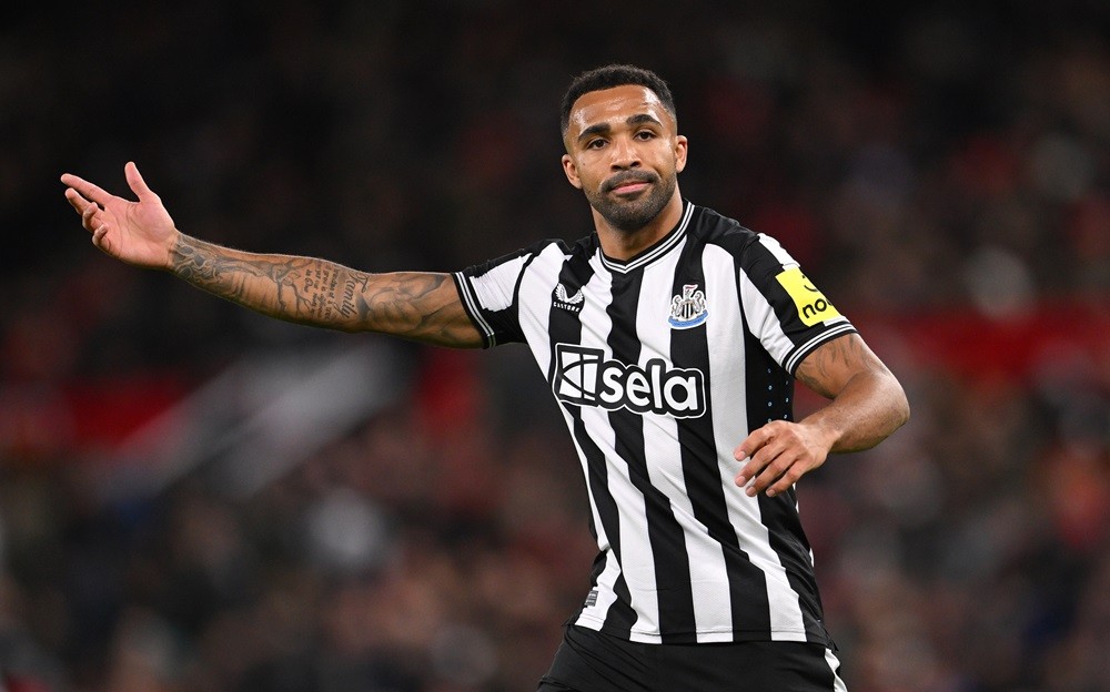 MANCHESTER, ENGLAND: Newcastle United player Callum Wilson in action during the Carabao Cup Fourth Round match between Manchester United and Newcastle United at Old Trafford on November 01, 2023. (Photo by Stu Forster/Getty Images)