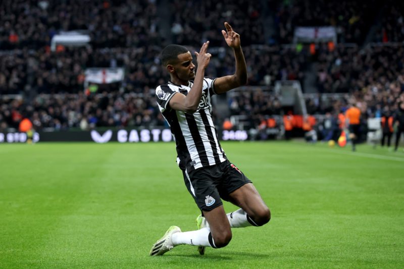 NEWCASTLE UPON TYNE, ENGLAND - JANUARY 13: Alexander Isak of Newcastle United celebrates scoring his team's first goal during the Premier League match between Newcastle United and Manchester City at St. James Park on January 13, 2024 in Newcastle upon Tyne, England. (Photo by Alex Livesey/Getty Images)