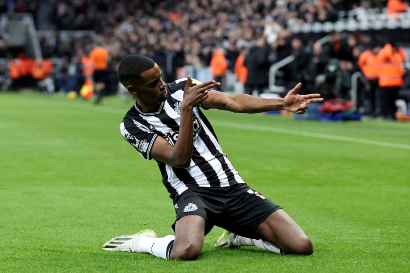 NEWCASTLE UPON TYNE, ENGLAND - JANUARY 13: Alexander Isak of Newcastle United celebrates scoring his team's first goal during the Premier League match between Newcastle United and Manchester City at St. James Park on January 13, 2024 in Newcastle upon Tyne, England. (Photo by Alex Livesey/Getty Images)