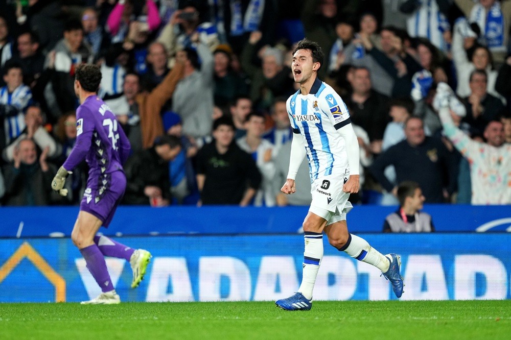 SAN SEBASTIAN, SPAIN: Martin Zubimendi of Real Sociedad celebrates after scoring their team's first goal during the LaLiga EA Sports match between Real Sociedad and Deportivo Alaves at Reale Arena on January 02, 2024. (Photo by Juan Manuel Serrano Arce/Getty Images)