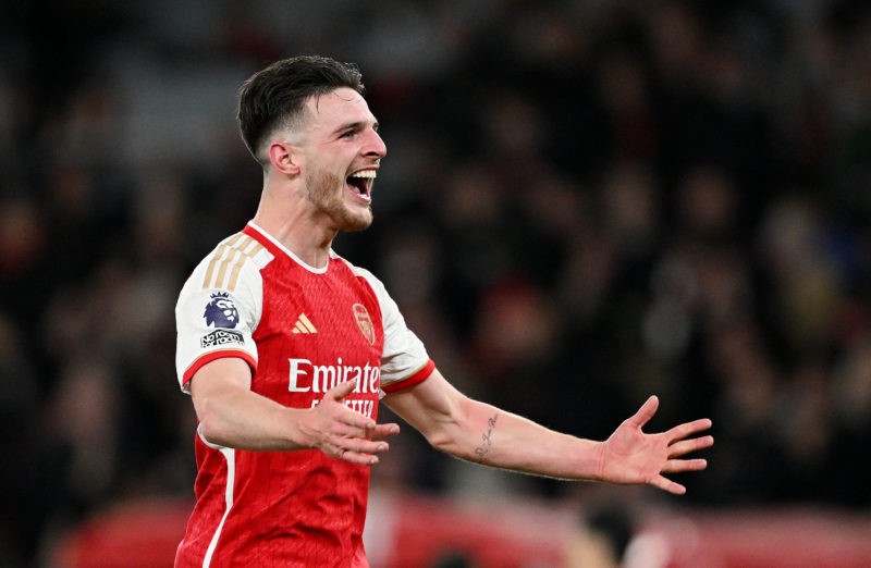 LONDON, ENGLAND - FEBRUARY 04: Declan Rice of Arsenal celebrates after the team's victory in the Premier League match between Arsenal FC and Liverpool FC at Emirates Stadium on February 04, 2024 in London, England. (Photo by Shaun Botterill/Getty Images)