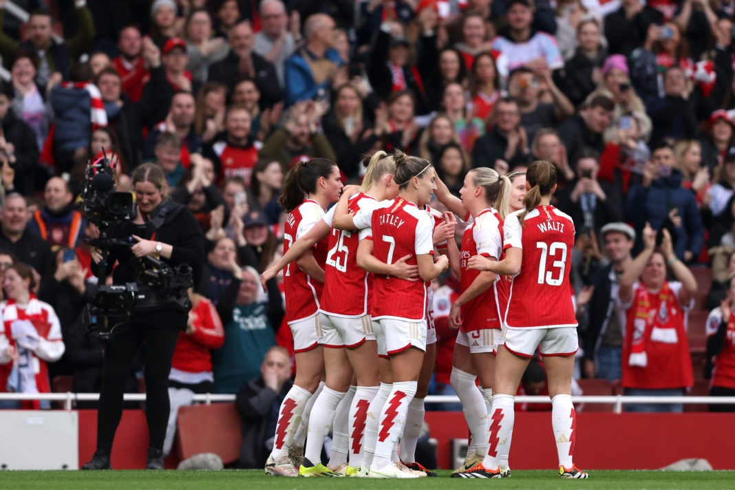LONDON, ENGLAND - FEBRUARY 17: Arsenal players celebrate after Geyse of Manchester United (not pictured) scores a own goal during the Barclays Women's Super League match between Arsenal FC and Manchester United at Emirates Stadium on February 17, 2024 in London, England. (Photo by Paul Harding/Getty Images)