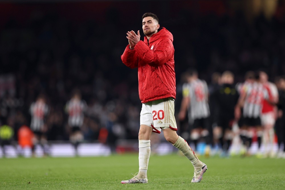 LONDON, ENGLAND: Jorginho of Arsenal applauds the fans after the team's victory in the Premier League match between Arsenal FC and Newcastle United at Emirates Stadium on February 24, 2024. (Photo by Julian Finney/Getty Images)