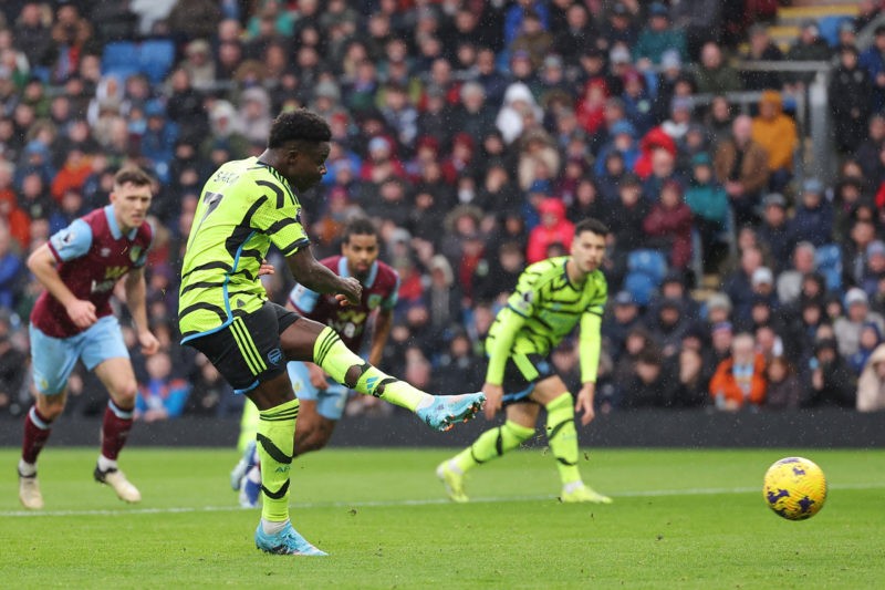 BURNLEY, ENGLAND - FEBRUARY 17: Bukayo Saka of Arsenal scores his team's second goal from the penalty spot during the Premier League match between Burnley FC and Arsenal FC at Turf Moor on February 17, 2024 in Burnley, England. (Photo by Matt McNulty/Getty Images)
