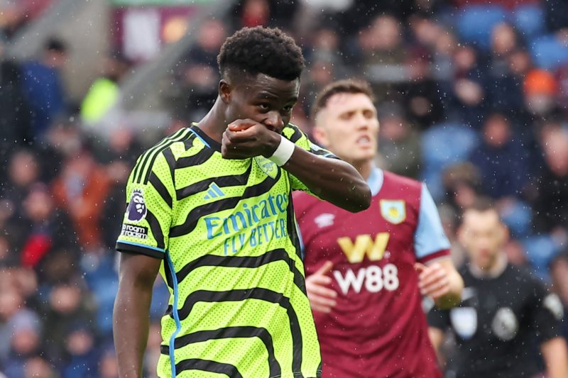 BURNLEY, ENGLAND - FEBRUARY 17: Bukayo Saka of Arsenal celebrates after scoring his team's second goal from the penalty spot during the Premier League match between Burnley FC and Arsenal FC at Turf Moor on February 17, 2024 in Burnley, England. (Photo by Matt McNulty/Getty Images)