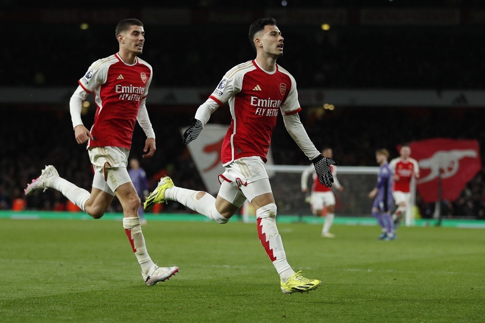 Arsenal's Gabriel Martinelli (R) celebrates after scoring his team second goal during the English Premier League football match between Arsenal and Liverpool at the Emirates Stadium in London on February 4, 2024. (Photo by IAN KINGTON/IKIMAGES/AFP via Getty Images)