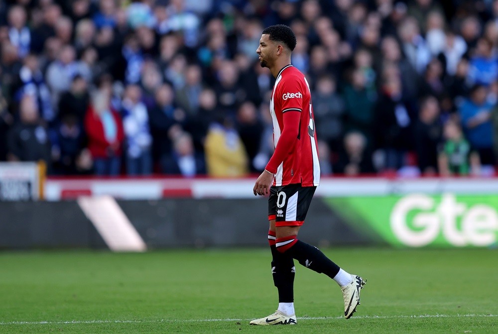 SHEFFIELD, ENGLAND: Mason Holgate of Sheffield United looks dejected after being red carded after a VAR review during the Premier League match between Sheffield United and Brighton & Hove Albion at Bramall Lane on February 18, 2024. (Photo by Matt McNulty/Getty Images)
