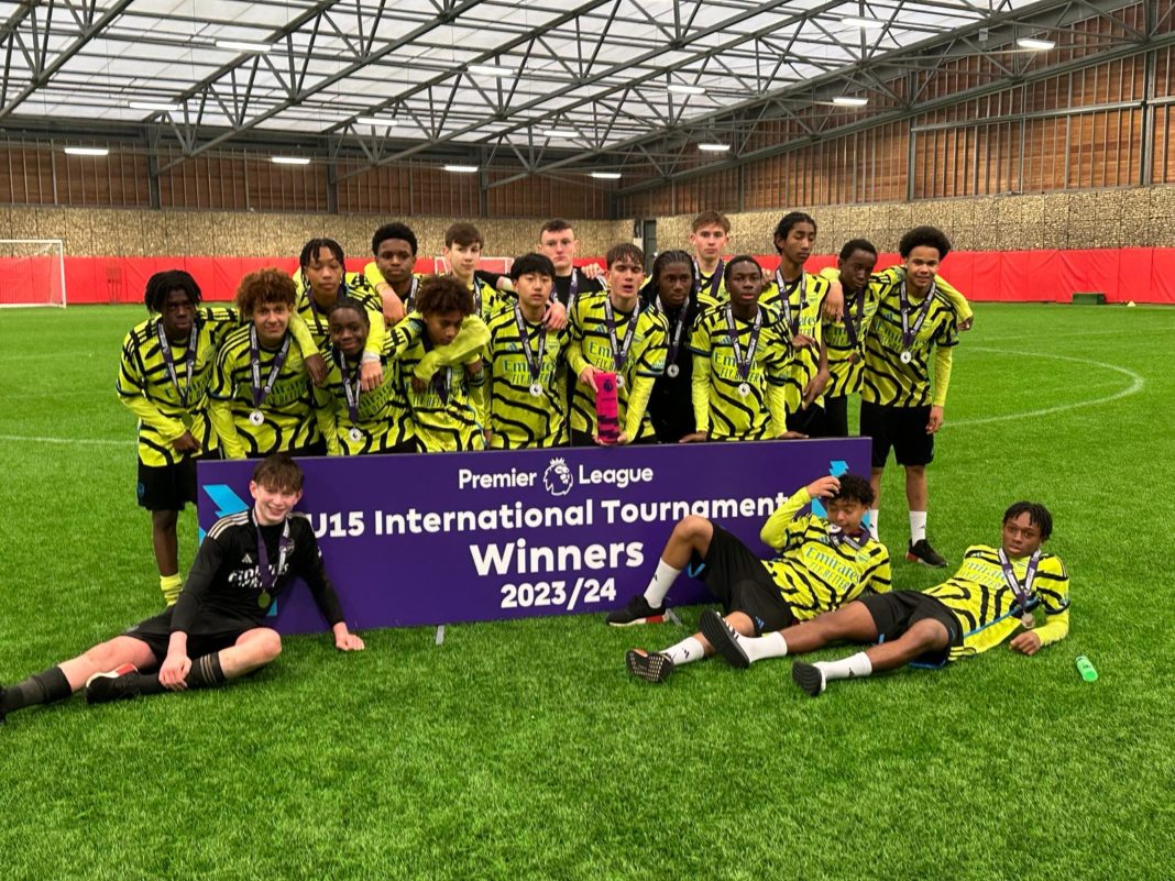 The Arsenal u15s celebrate winning the Premier League u15 International Tournament (Photo via Arsenal Academy on Twitter)