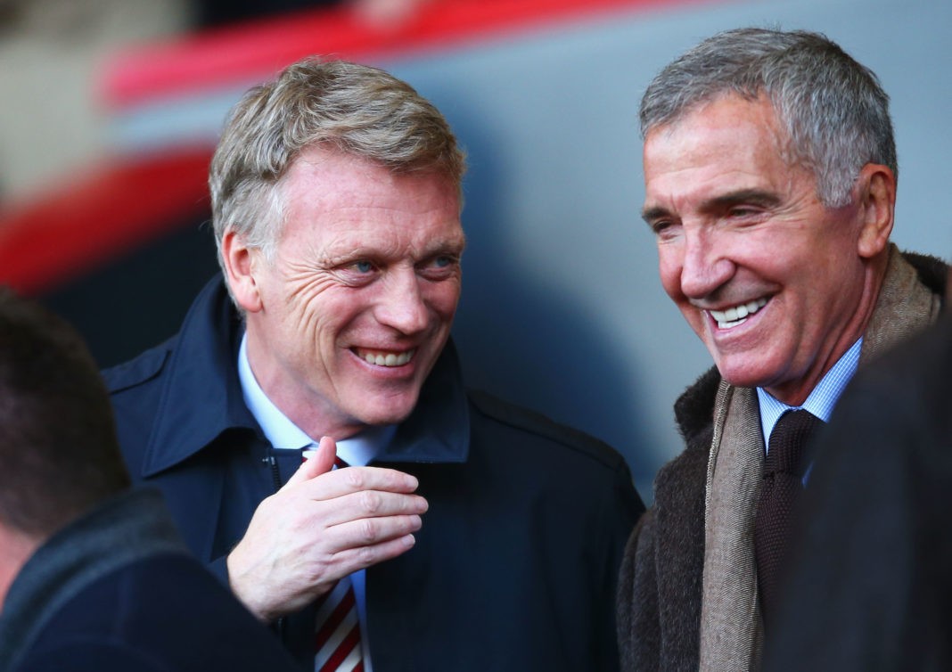 BOURNEMOUTH, ENGLAND - NOVEMBER 05: David Moyes, Manager of Sunderland (L) speaks to Graham Souness (R) prior to kick off during the Premier League match between AFC Bournemouth and Sunderland at Vitality Stadium on November 5, 2016 in Bournemouth, England. (Photo by Jordan Mansfield/Getty Images)