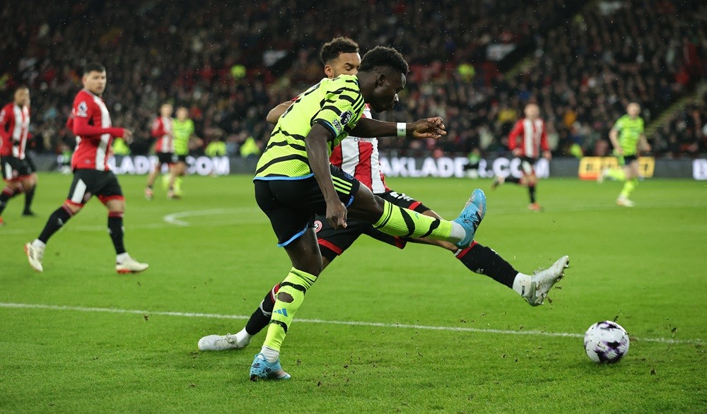 SHEFFIELD, ENGLAND: Bukayo Saka of Arsenal takes a shot at goal during the Premier League match between Sheffield United and Arsenal FC at Bramall Lane on March 04, 2024. (Photo by David Rogers/Getty Images)