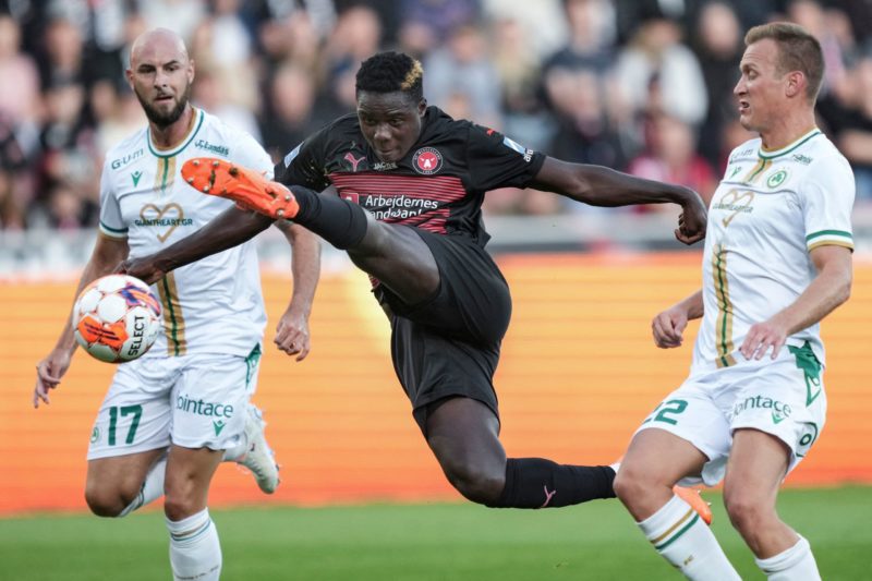 TOPSHOT - Midtjylland's Guinea-Bissau Portuguese forward #17 Franculino Gluda Dju (C) kicks the ball during the UEFA Conference League second leg of the third qualifying round match between FC Midtjylland and Omonia Nicosia at the MCH Arena in Herning, on August 17, 2023. (Photo by Claus Fisker / Ritzau Scanpix / AFP) / Denmark OUT (Photo by CLAUS FISKER/Ritzau Scanpix/AFP via Getty Images)