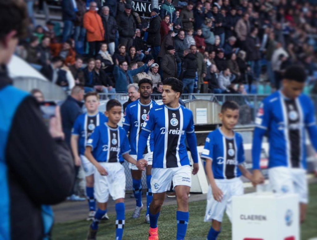 Salah-Eddine Oulad M'Hand playing for Den Bosch (Photo via Oulad M'Hand on Instagram)