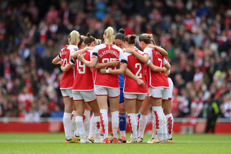 LONDON, ENGLAND - APRIL 21: Arsenal players form a huddle prior to the Barclays Women's Super League match between Arsenal FC and Leicester City at Emirates Stadium on April 21, 2024 in London, England. (Photo by Patrick Khachfe/Getty Images)