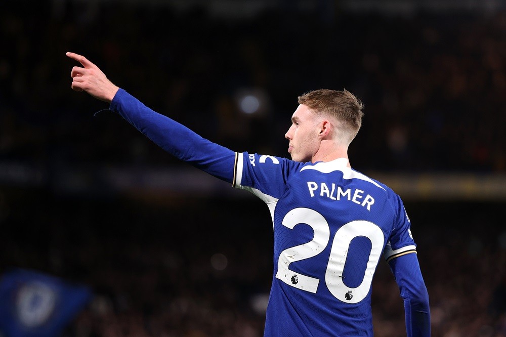 LONDON, ENGLAND: Cole Palmer of Chelsea celebrates scoring his side's fifth goal from the penalty spot during the Premier League match between Chelsea FC and Everton FC at Stamford Bridge on April 15, 2024. (Photo by Alex Pantling/Getty Images)