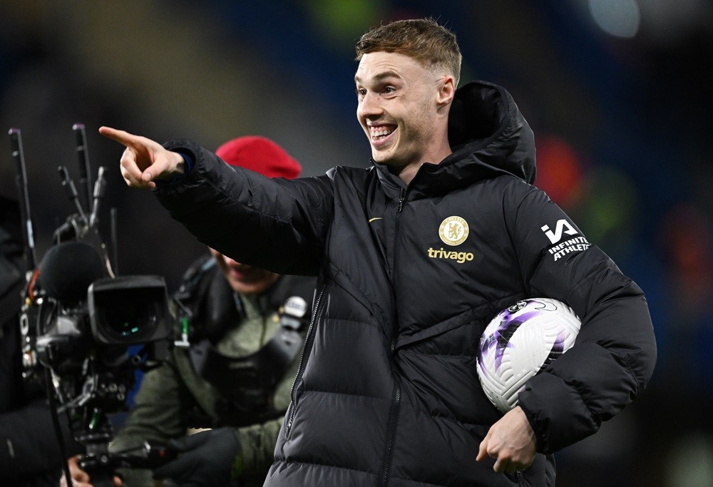 LONDON, ENGLAND: Cole Palmer of Chelsea celebrates victory whilst holding the match ball, after scoring four goals in the Premier League match between Chelsea FC and Everton FC at Stamford Bridge on April 15, 2024. (Photo by Justin Setterfield/Getty Images)