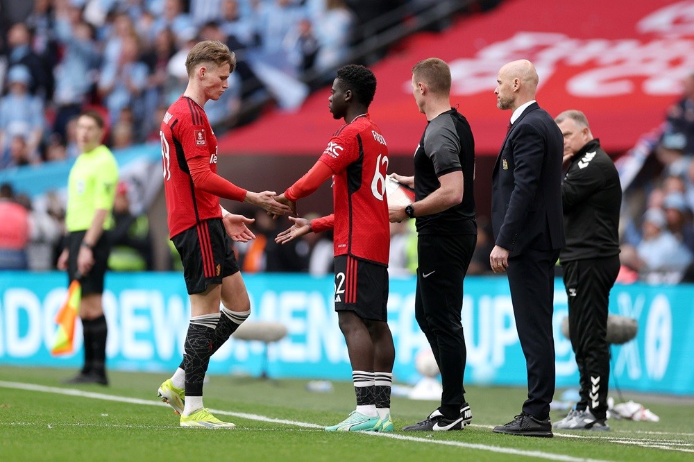 LONDON, ENGLAND: Omari Forson replaces Scott McTominay of Manchester United during the Emirates FA Cup Semi Final match between Coventry City and Manchester United at Wembley Stadium on April 21, 2024. (Photo by Richard Heathcote/Getty Images)