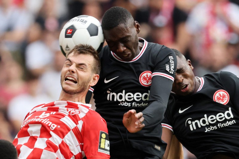 Frankfurt's French forward #09 Randal Kolo Muani (C) and Frankfurt's Ecuadorian defender #03 Willian Pacho (R) vie for the ball with Mainz' German defender #05 Maxim Leitsch (L) during the German first division Bundesliga football match between 1 FSV Mainz 05 and Eintracht Frankfurt in Mainz, western Germany on August 27, 2023. (Photo by DANIEL ROLAND/AFP via Getty Images)